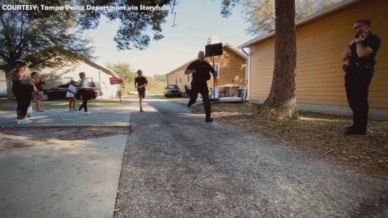 Florida cop takes on siblings in fun foot race