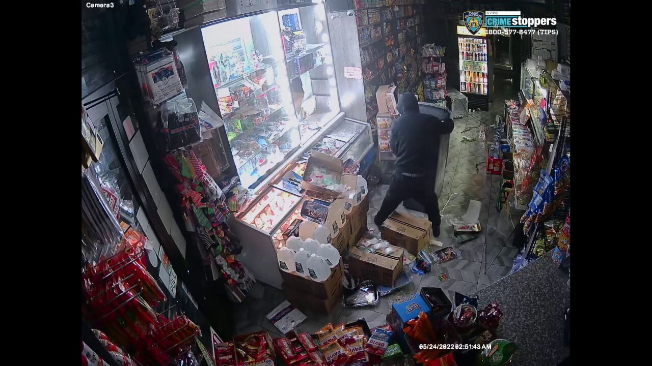 New York City ATM burglary caught on video 