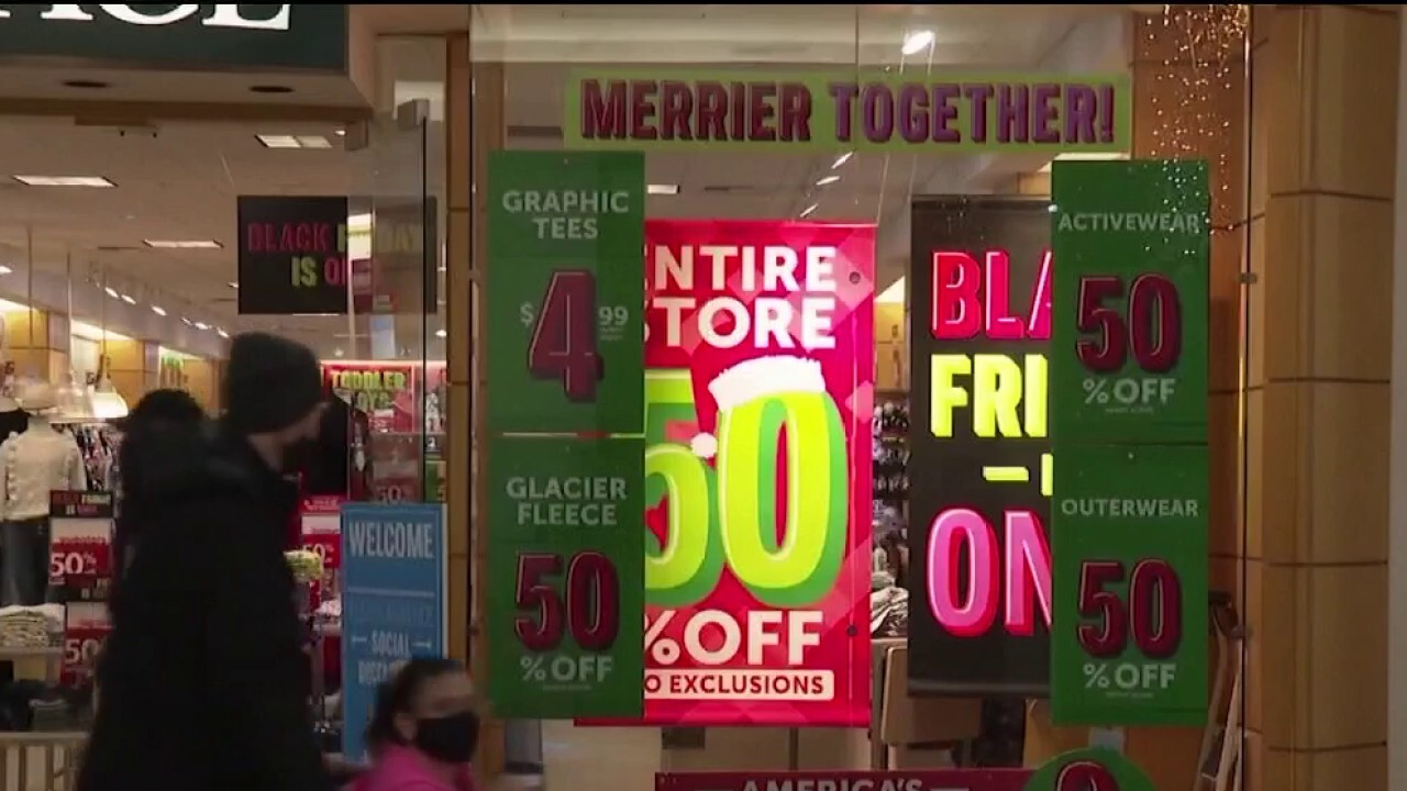 Holiday shopping season kicks off amid rising inflation and omicron variant woes 