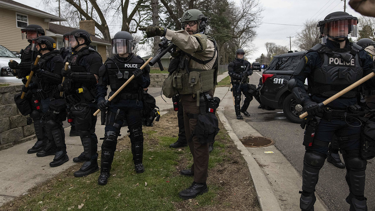 Minn. police hold news conference on deadly shooting of Daunte Wright