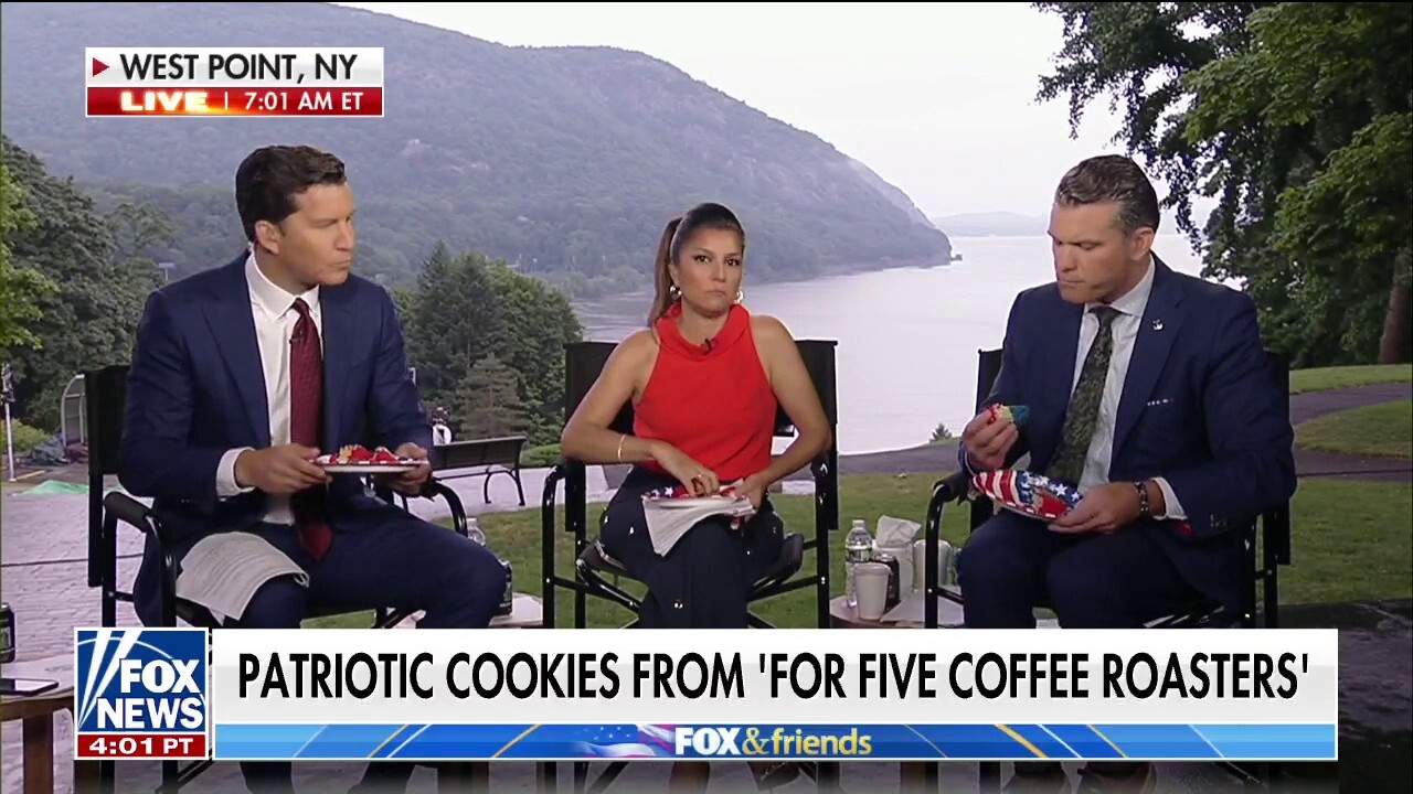 Fox And Friends Weekend Co Hosts Celebrate July 4th With Patriotic Cookies On Air Videos Fox 0592