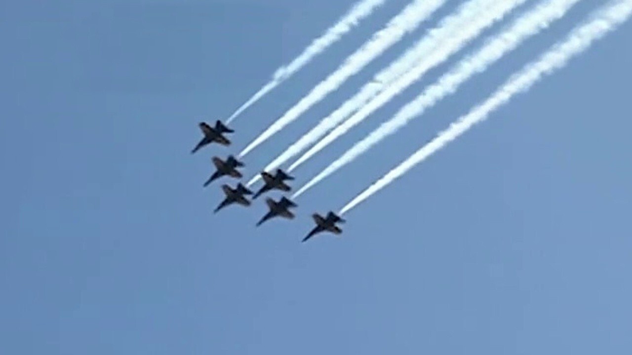 Thunderbirds, Navy Blue Angels honor first responders with flyovers