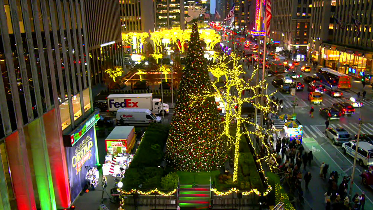 WATCH LIVE: The ‘All-American Christmas Tree’ brings holiday cheer to FOX Square