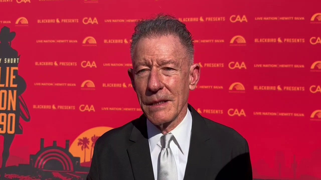 Lyle Lovett credits Willie Nelson with ‘freedom of thought’ in country music