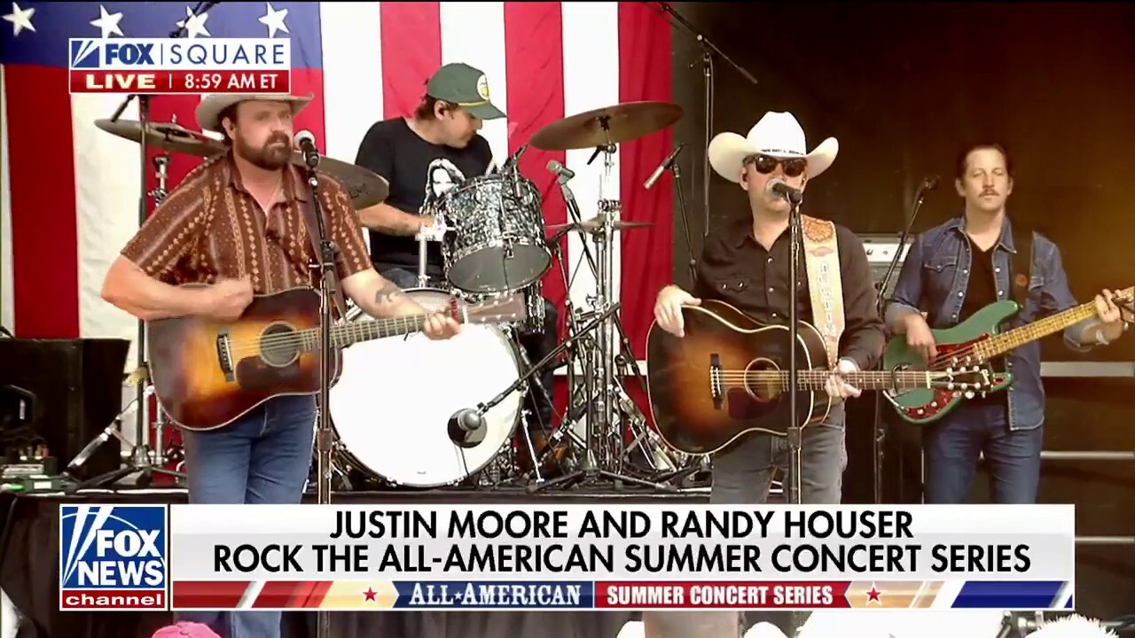 Justin Moore and Randy Houser perform ‘Country Round Here Tonight’