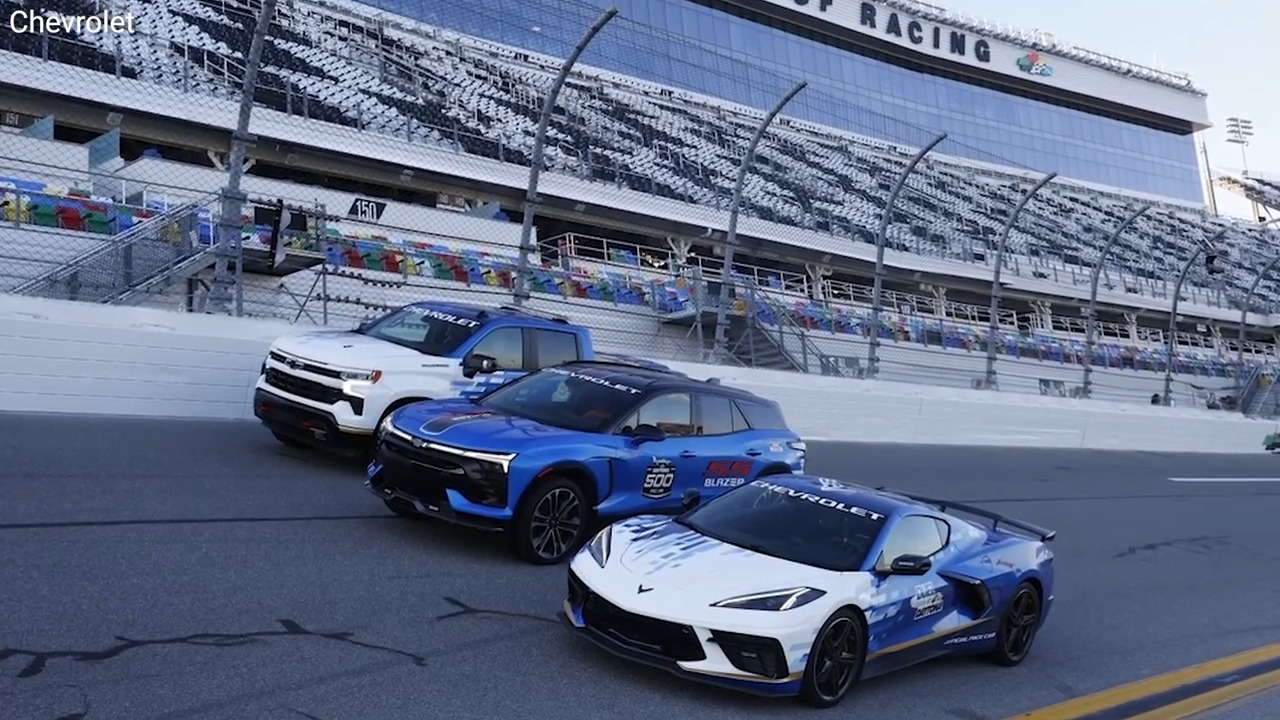 Chevy прави история в Daytona 500 с първи електрически темп автомобил 