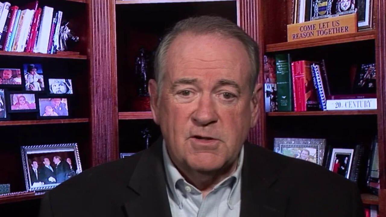 Gov. Mike Huckabee dismisses Peggy Noonan's 'oversimplistic' take on partisan divide at the State of the Union