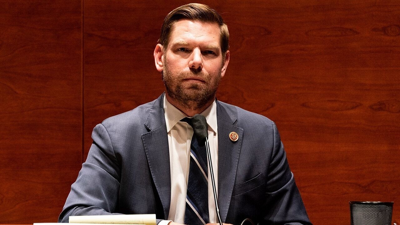 Eric Swalwell is latest Dem to vacation maskless in Florida