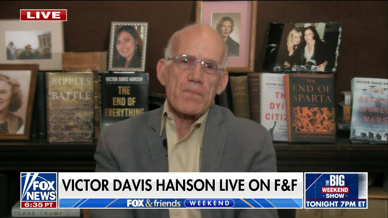 Hoover Institution senior fellow Victor Davis Hanson joins ‘Fox & Friends Weekend’ to discuss the Democrats’ identity crisis.