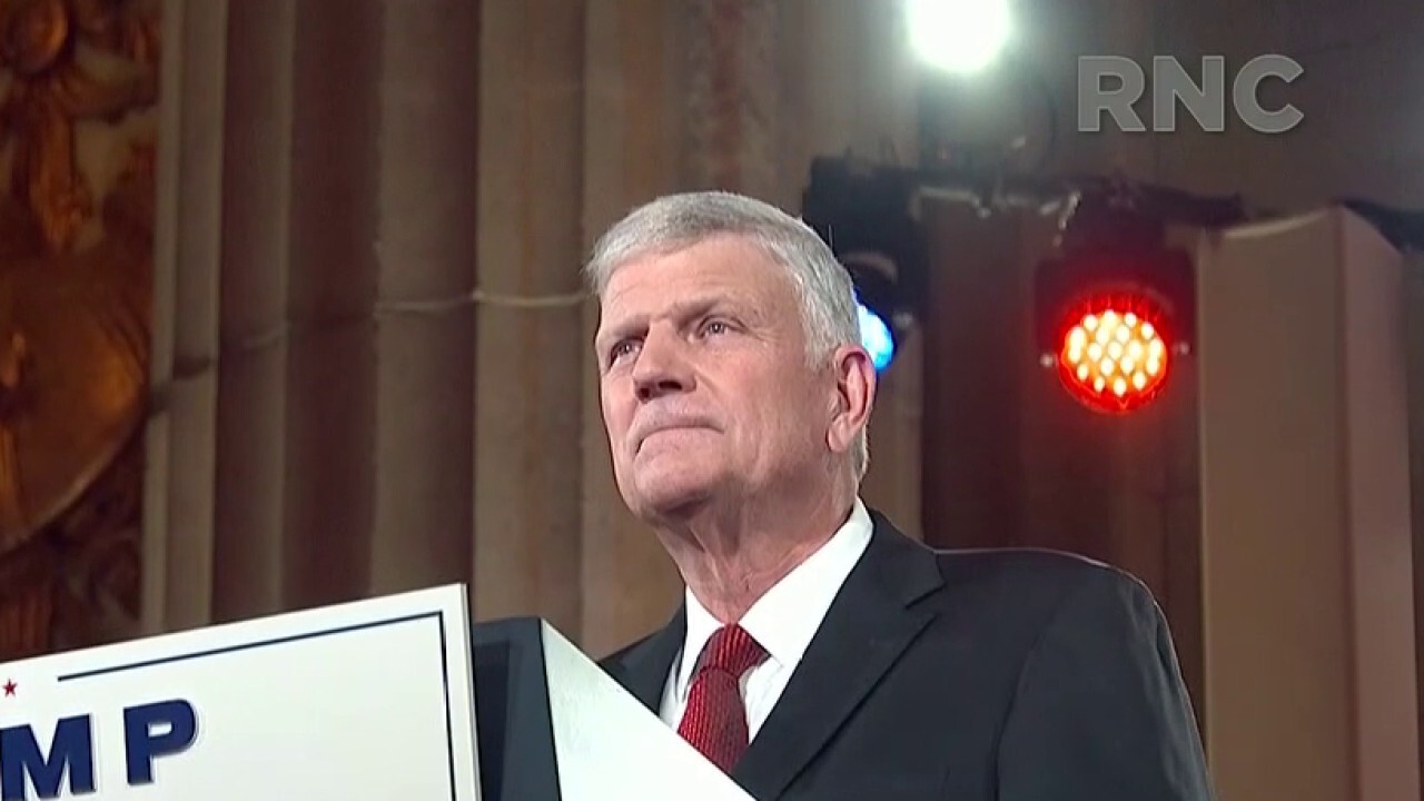 Franklin Graham offers opening prayer at GOP convention	