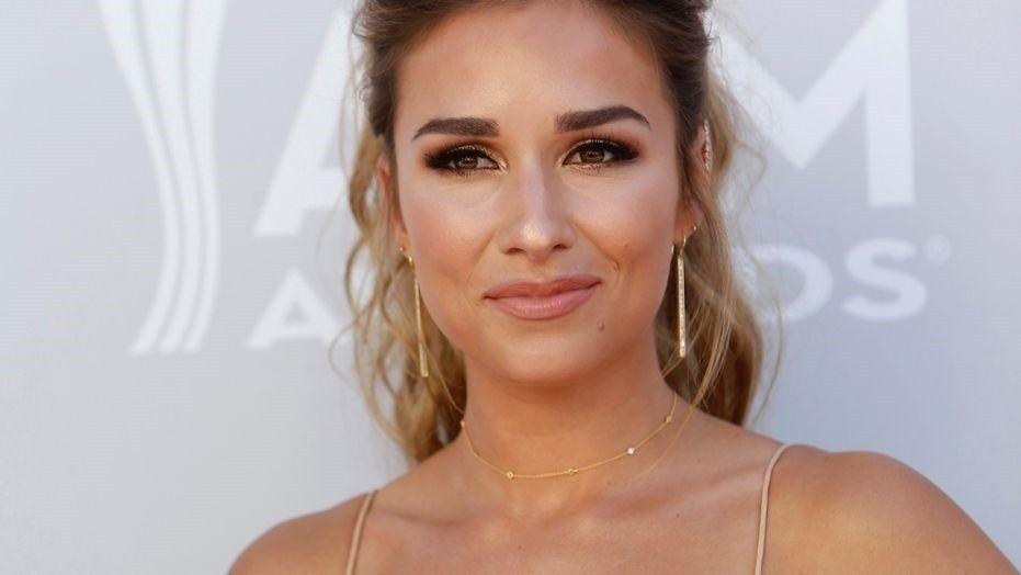 Jessie James Decker gets slammed by fans for drinking while breastfeeding