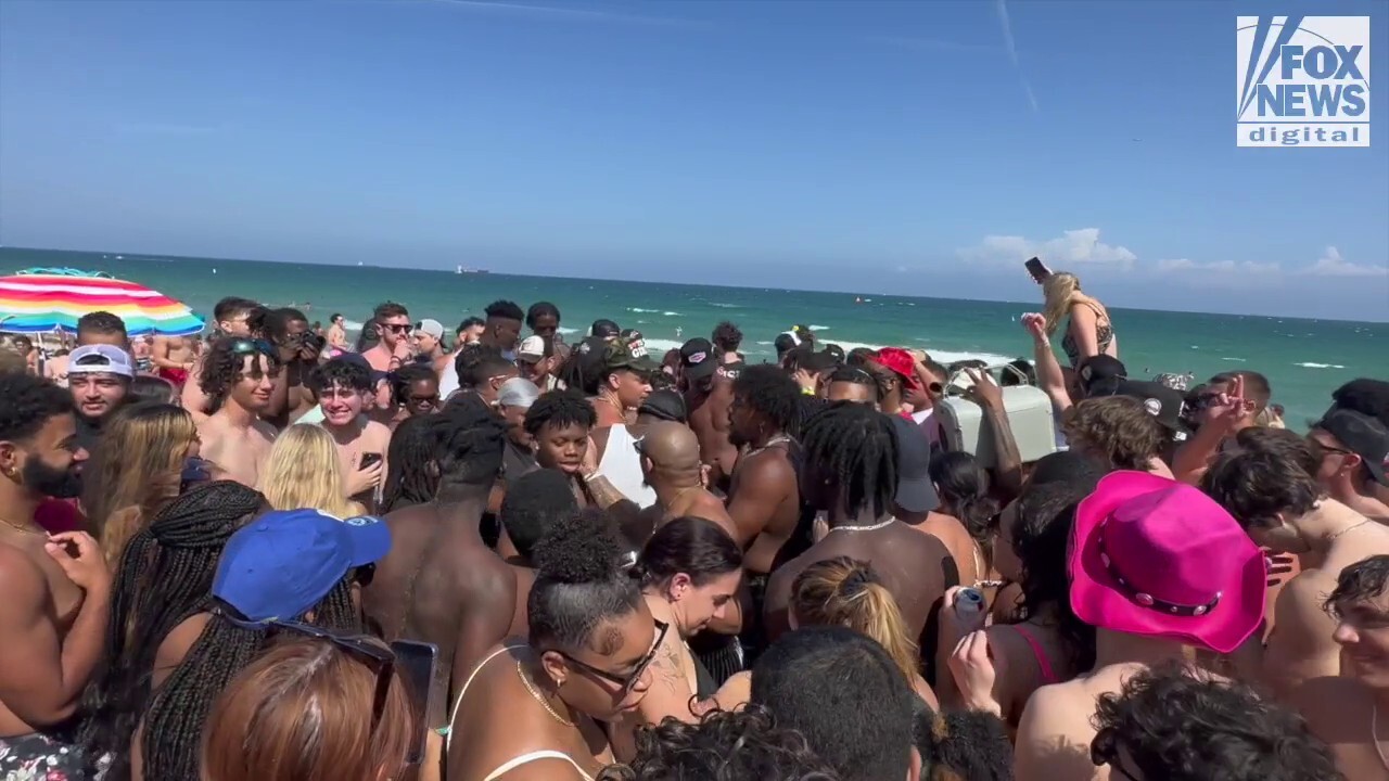 Пролетната ваканция във Флорида накара семейните плажни градове да се подготвят за тълпи, докато Маями Бийч се разбива