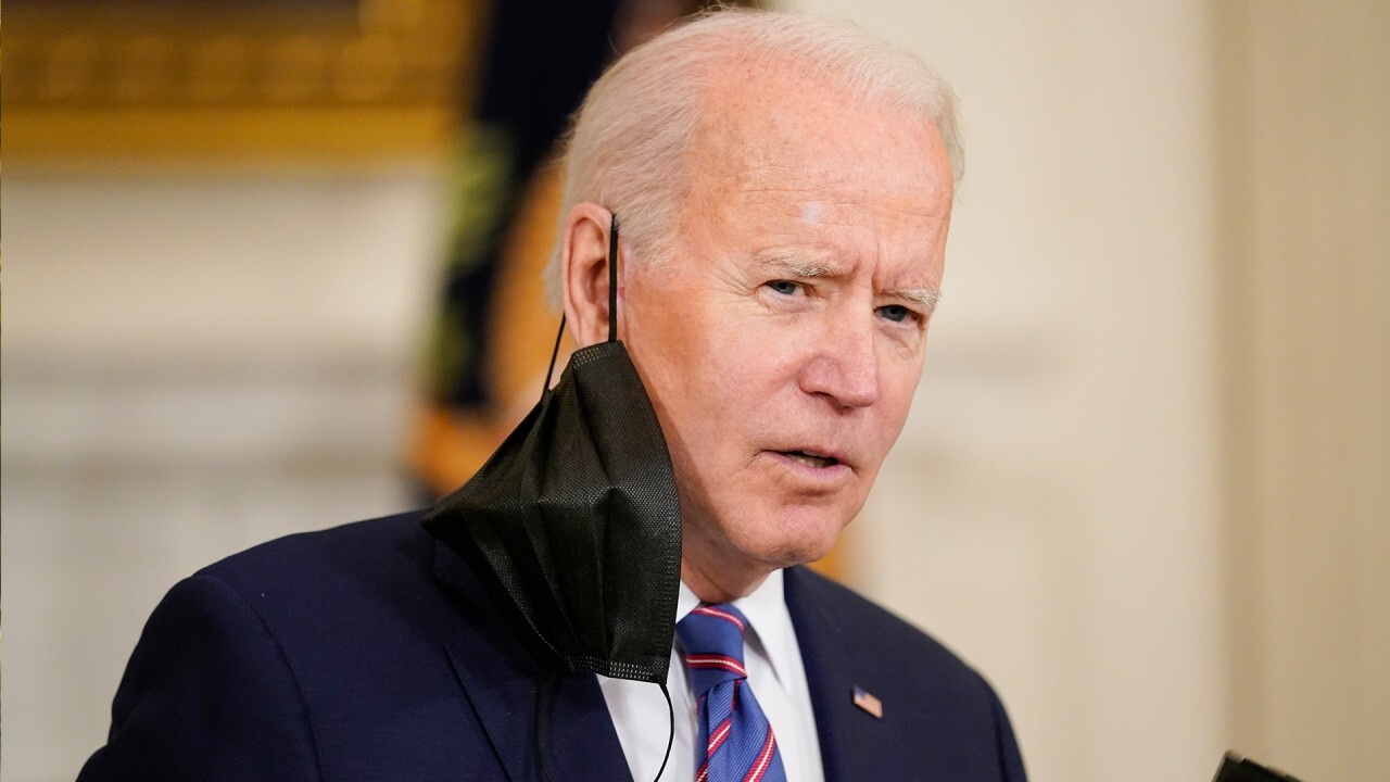 Biden administration continues mixed messaging on masks
