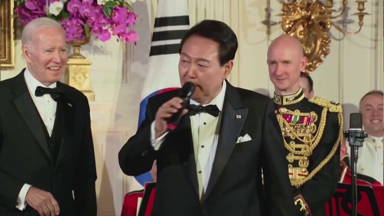 South Korea President Yoon Suk Yeol sings "American Pie" during State Dinner