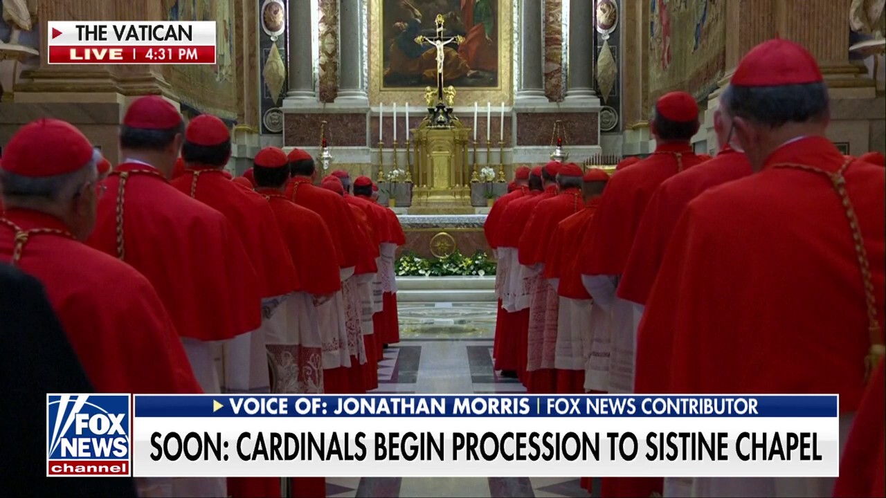 Cardinals begin procession to Sistine Chapel for conclave to select new pope