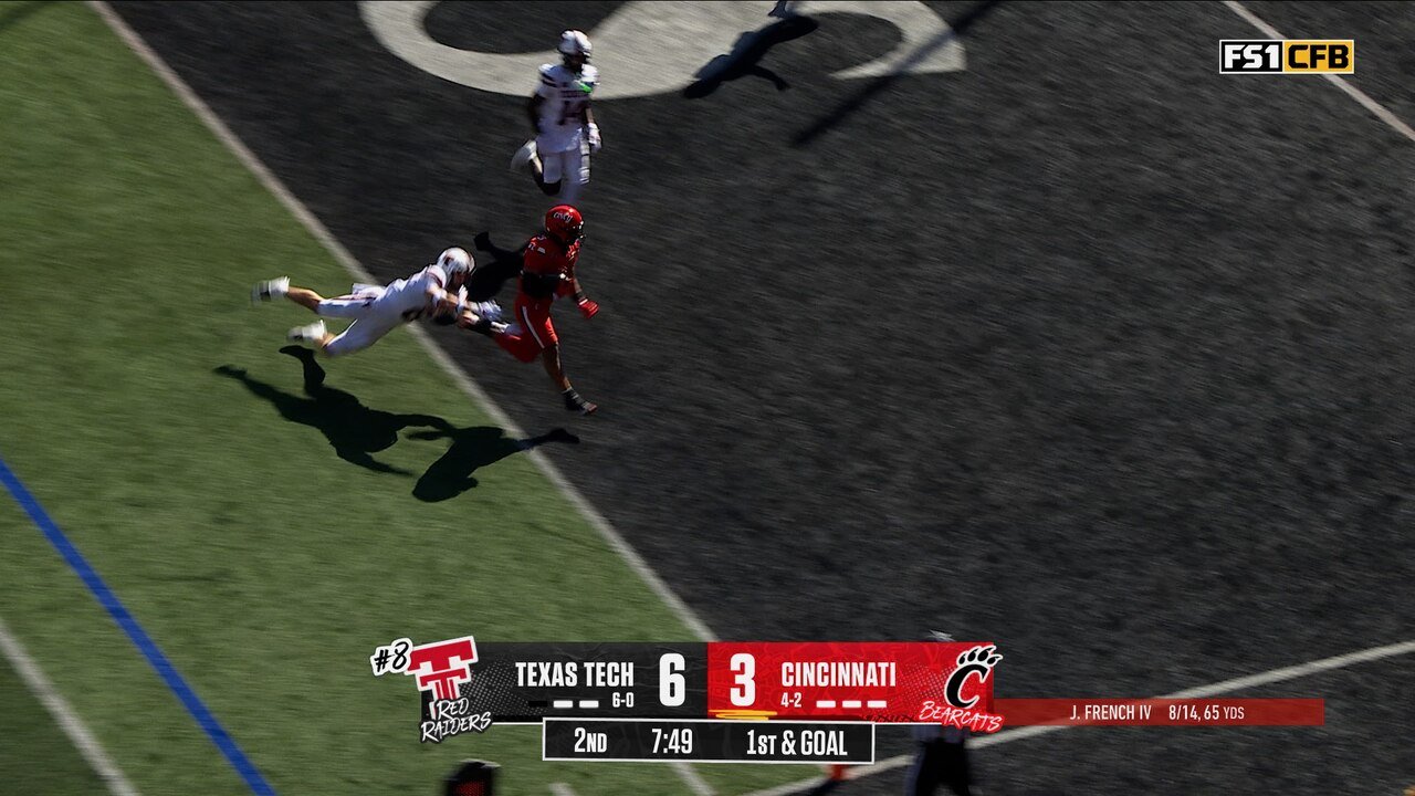 JC French IV rolls out and finds Cole Tabb for 4-yard TD, giving Cincinnati lead over Texas Tech
