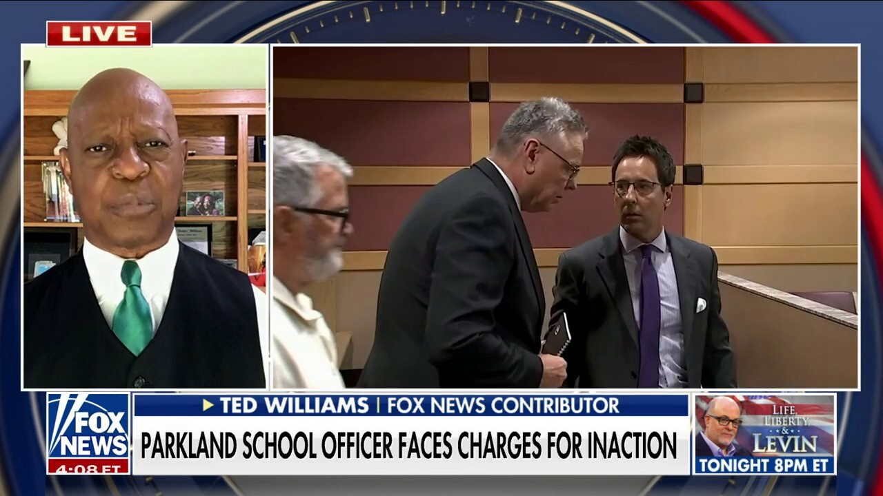 Government has a 'very heavy burden' in Parkland school officer case: Ted Williams