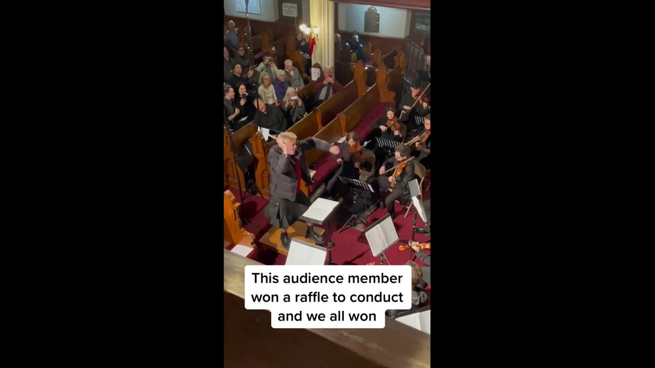 NYC guest orchestra conductor goes viral for 'Sleigh Ride' performance