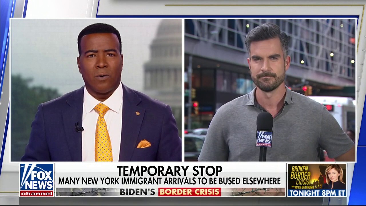 New group of migrants land in NYC from Texas