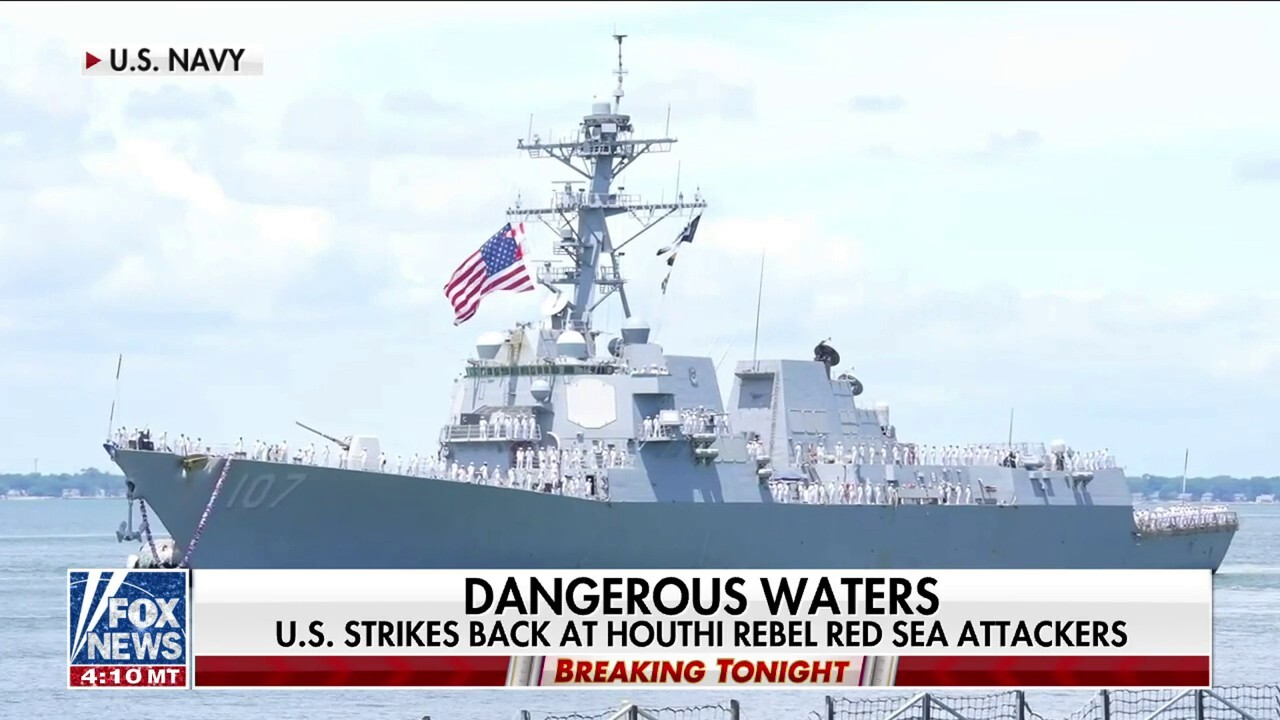 Съобщава се, че иранският военен кораб Alborz е навлязъл в Червено