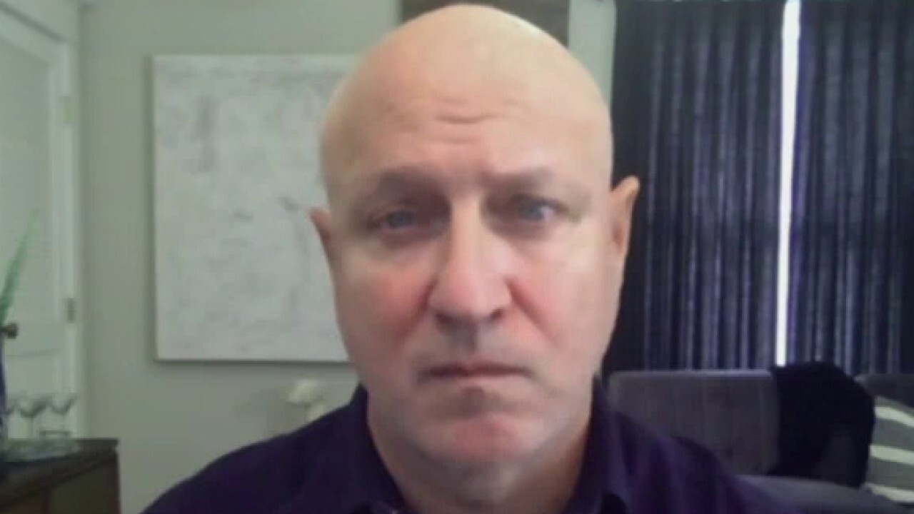 Chef Tom Colicchio welcomes Cuomo lifting ban on indoor dining, but says 25% occupancy is not sustainable 