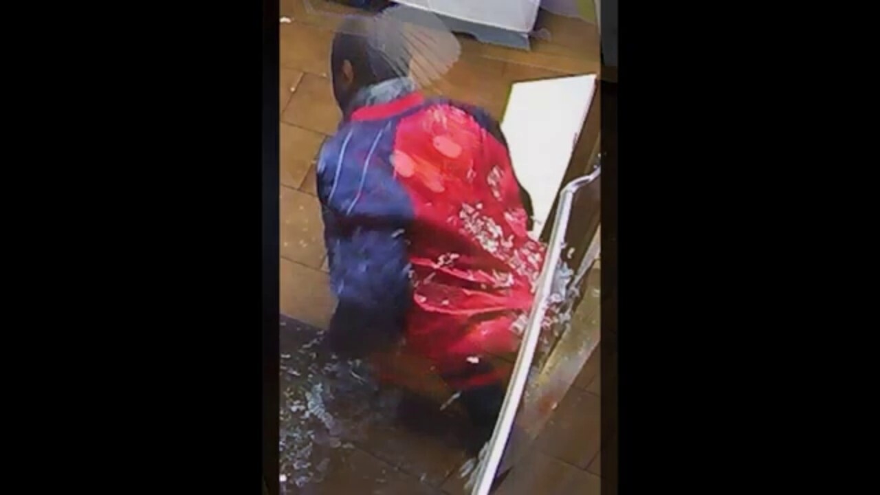 Thief smashes way into DC Smoothie King, steals drinks from fridge