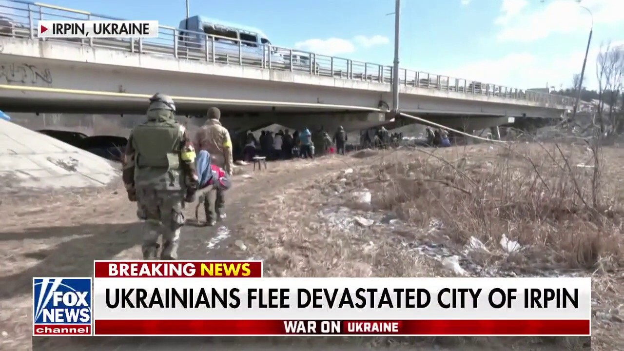 Ukrainians flee Irpin after devastation from Russian forces