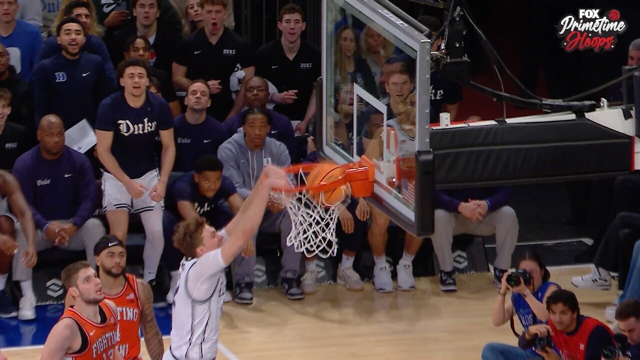 Cooper Flagg throws down amazing TWO-HANDED SLAM DUNK as Duke leads Illinois