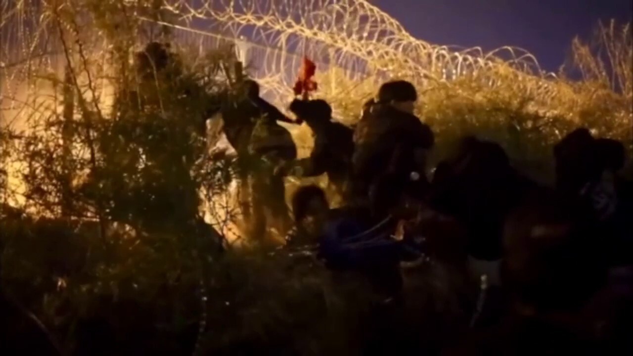 Hundreds of migrants camping at southern border cross into US after cutting opening in razor wire
