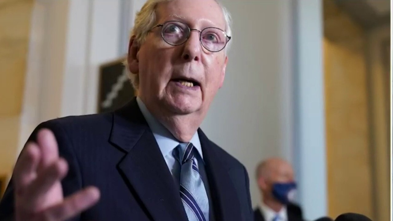 Sen. Mitch McConnell apparently freezes up again while answering questions at Kentucky event