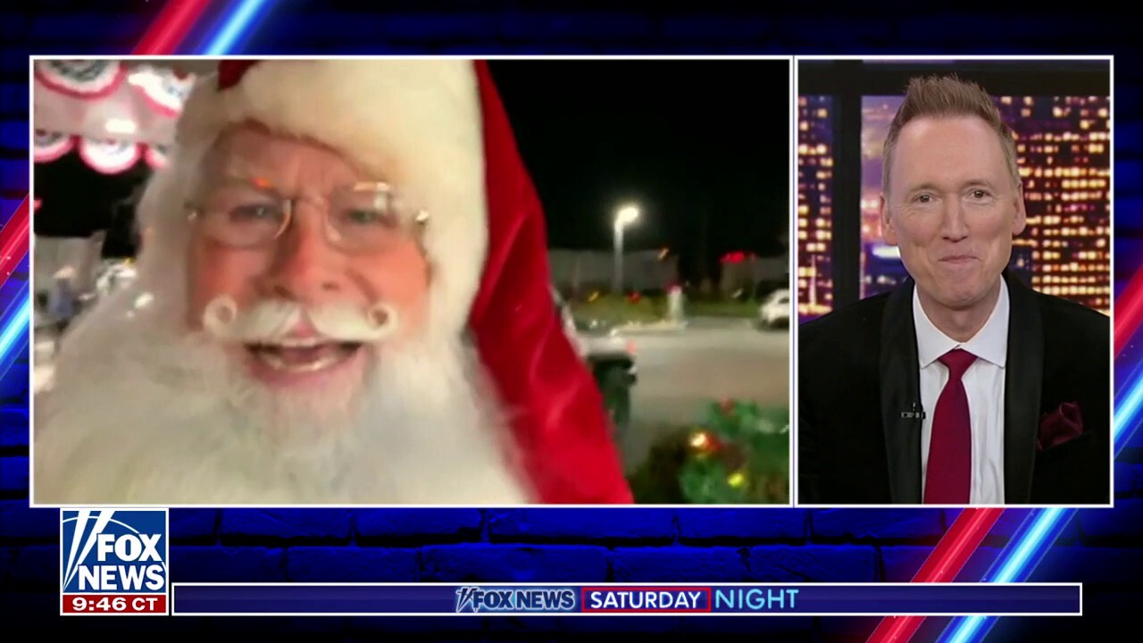 Fox News contributor Tom Shillue has a very special Christmas interview with a busy Santa Claus on 'Fox News Saturday Night.'
