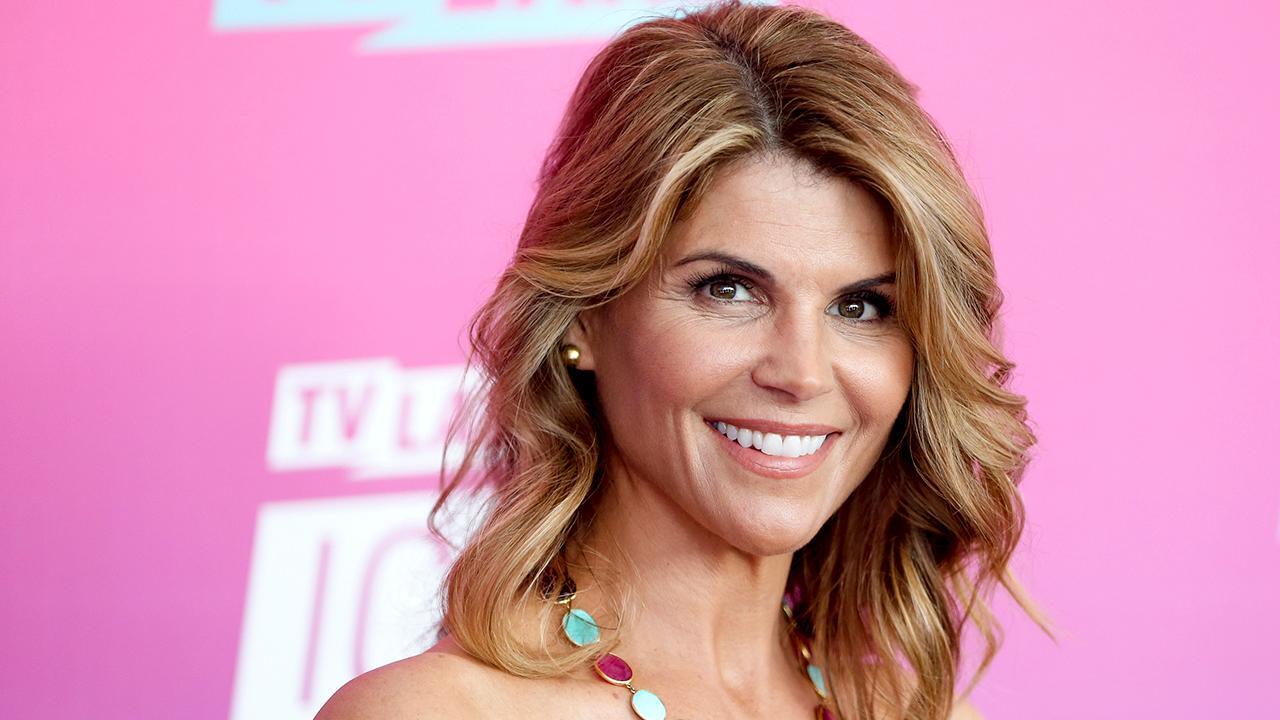 Actress Lori Loughlin's bond set at $1 million for involvement in college admissions scheme