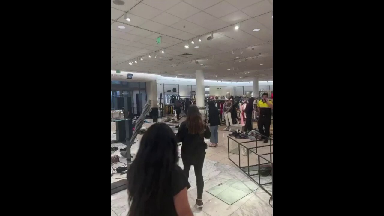 This is unreal👁👁 Happened at Topanga Mall #nordstorm #real #topnews #wow  #viral #watch #omg #4k 
