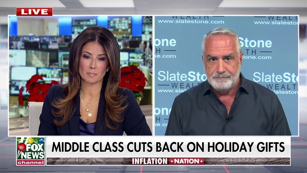 ‘SlateStone Wealth’ chief market strategist Kenny Polcari discusses how holiday spending burdened the middle class this season on ‘America’s Newsroom.’