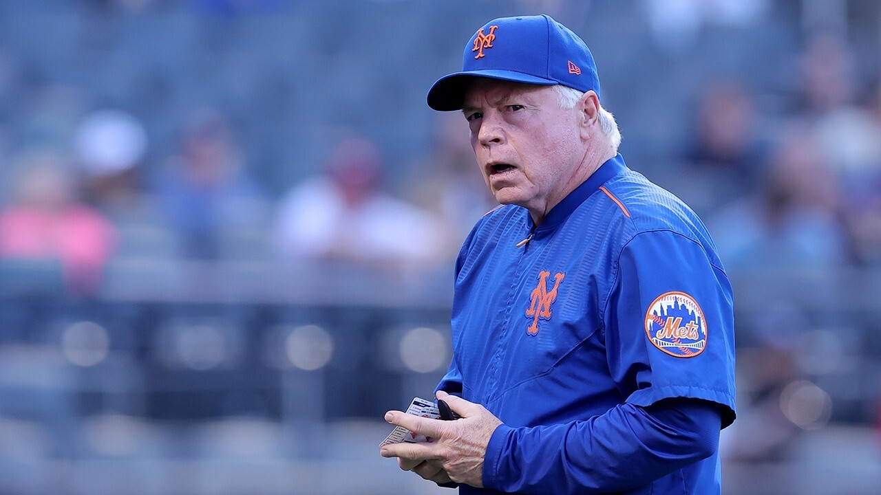 Бившият мениджър на MLB Buck Showalter припомня опит за скрининг на сигурността на американското летище на фона на напрежението на Иран 