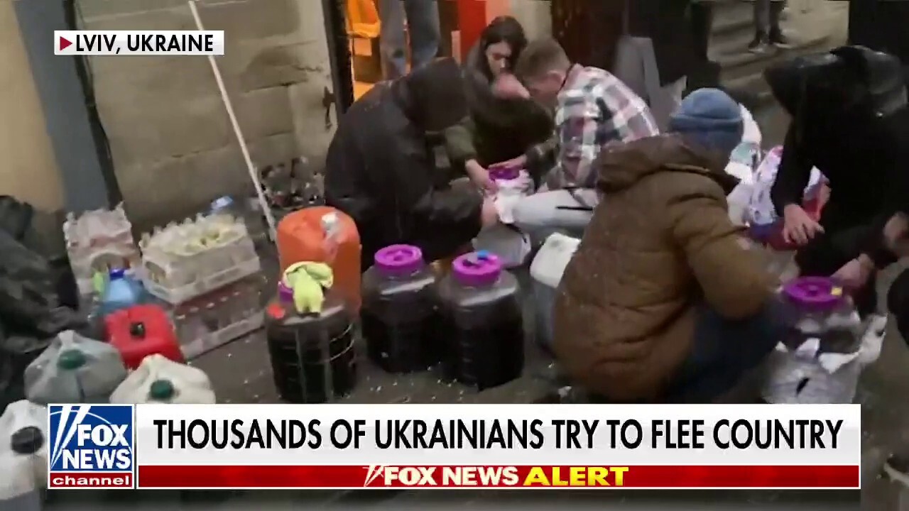 Students seen making Molotov cocktails in Ukraine