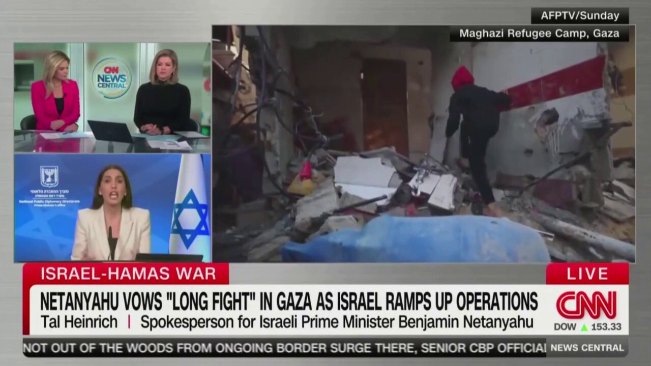 CNN пита израелския говорител дали децата са „оправдани врагове“ в разгорещен сблъсък