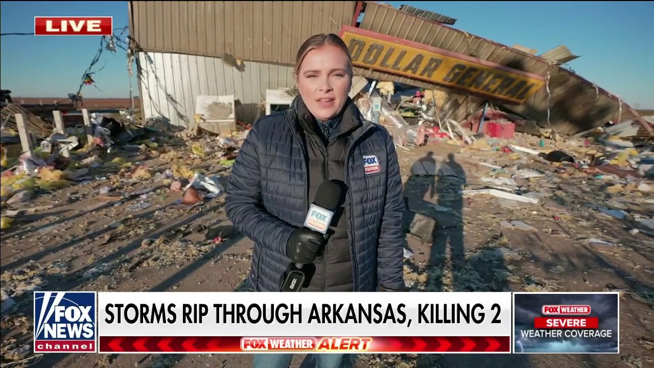 Tornado kills 2, injures several in Arkansas