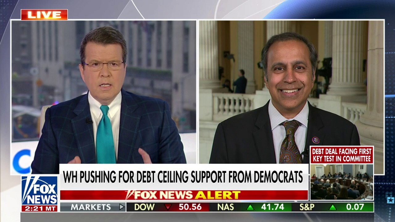 The alternative to a debt ceiling deal would be 'disastrous,' leading Democrat says