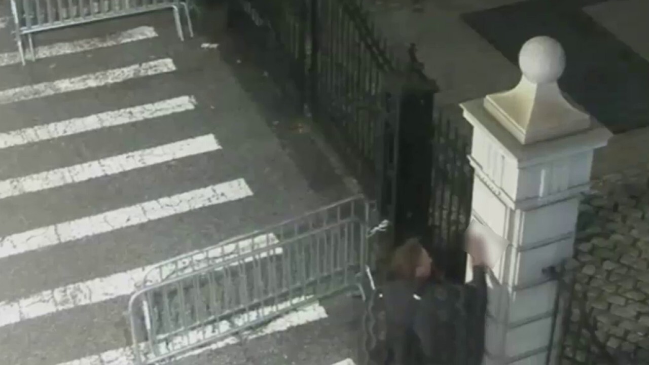Vandal caught on camera drawing swastikas on NY City Hall, Charging Bull statue