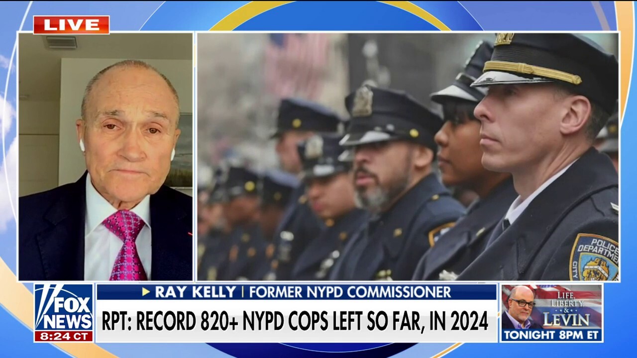 Former NYPD Commissioner Ray Kelly discusses what's behind the growing number of NYPD police officers leaving the force on 'Fox & Friends Weekend.'