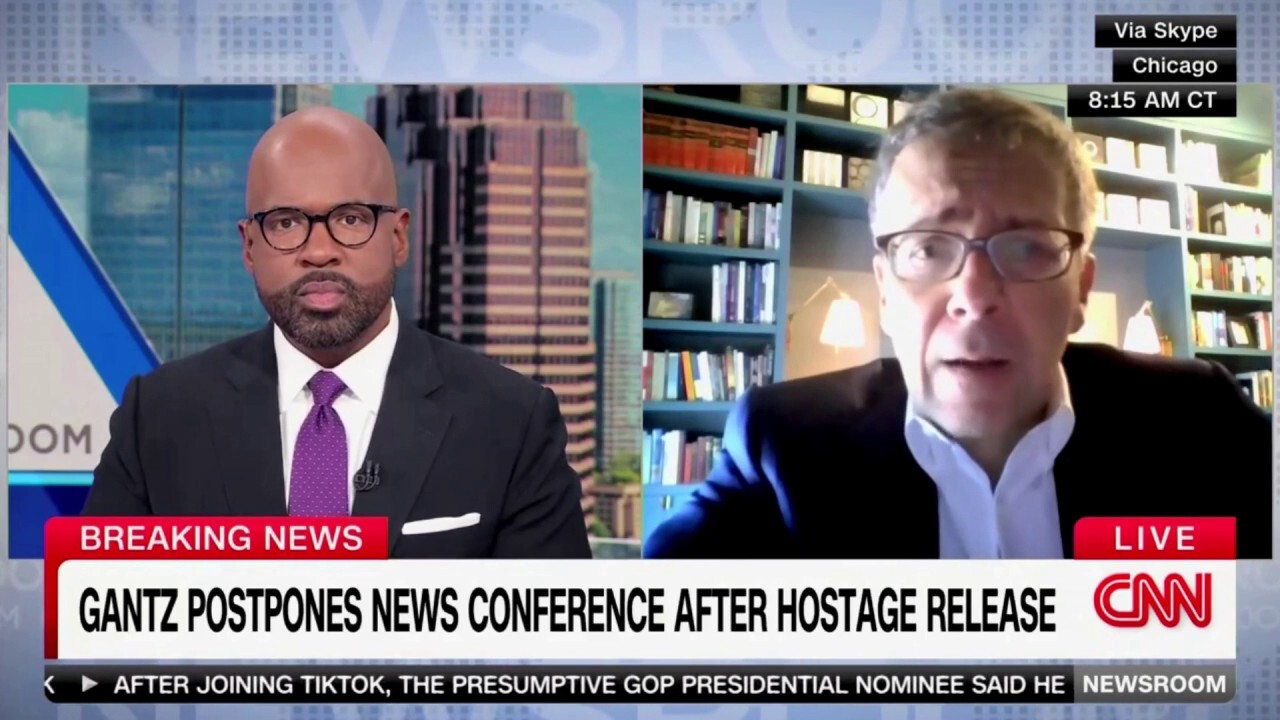 Гост на CNN извика мрежата, че каза, че израелци, спасени от Хамас, е „освобождаване на заложници“