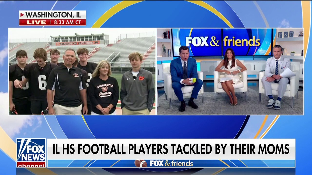 Illinois high school football players tackled by their moms