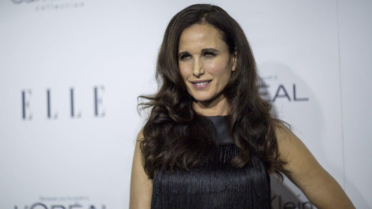 Andie MacDowell not happy with 'tourist class'