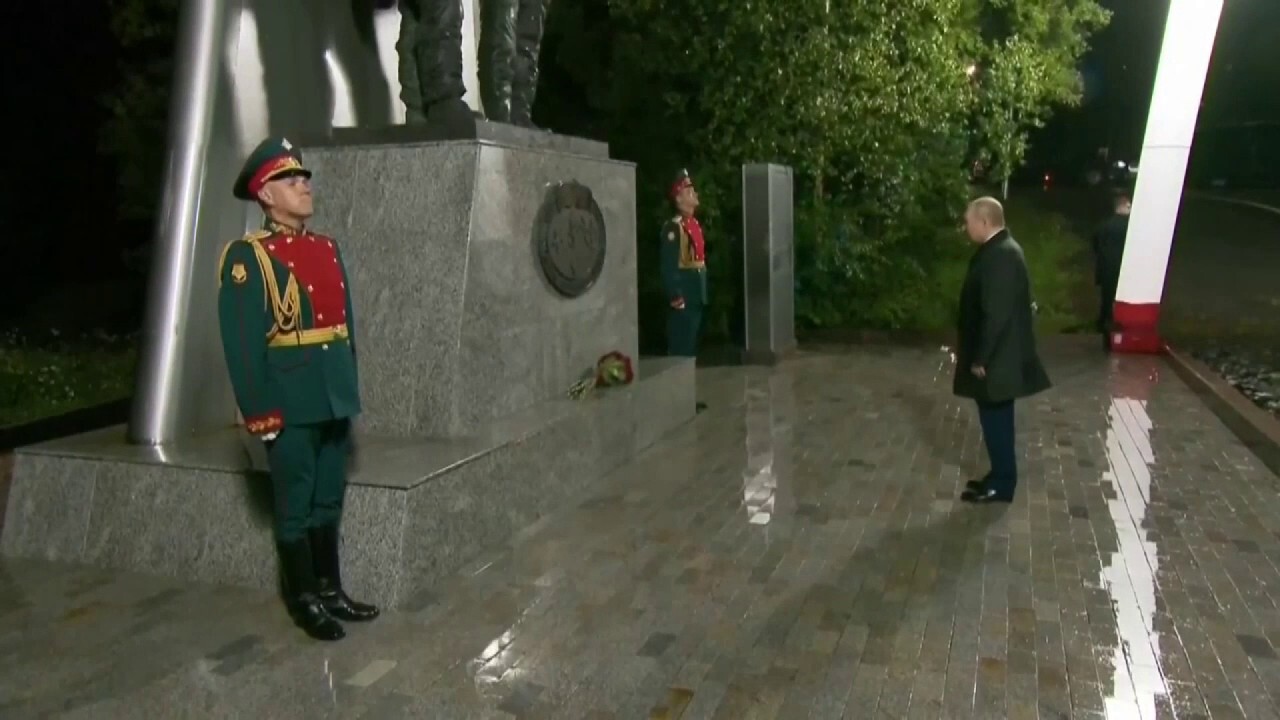 Putin visits World War II memorial honoring Russia-US wartime cooperation ahead of Trump meeting