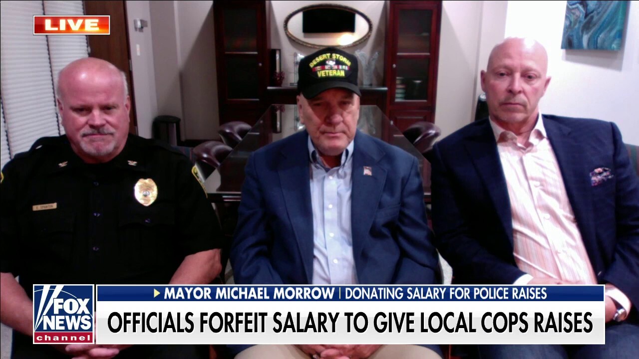 Illinois city officials forfeit salaries to give cops raises: 'We need our police'