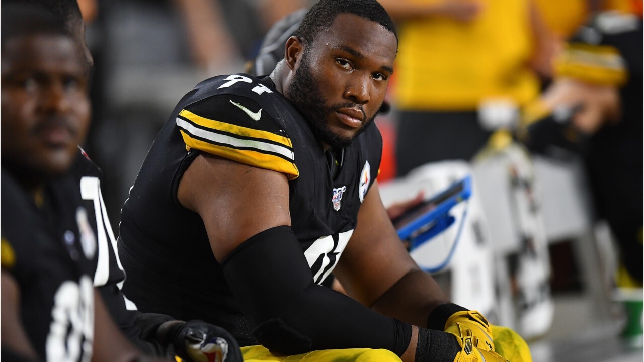 Steelers’ Stephon Tuitt chooses to stand for flag