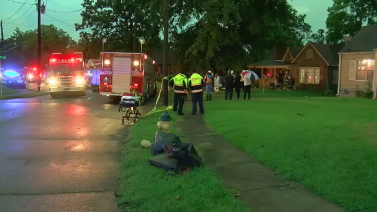 Alabama falling tree kills 2 kids, injures 3