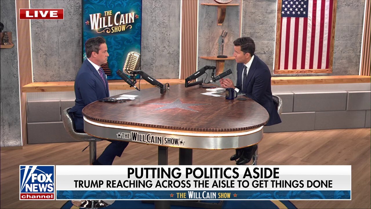 Trump shouldn't get extra credit for doing his job, says Democratic strategist