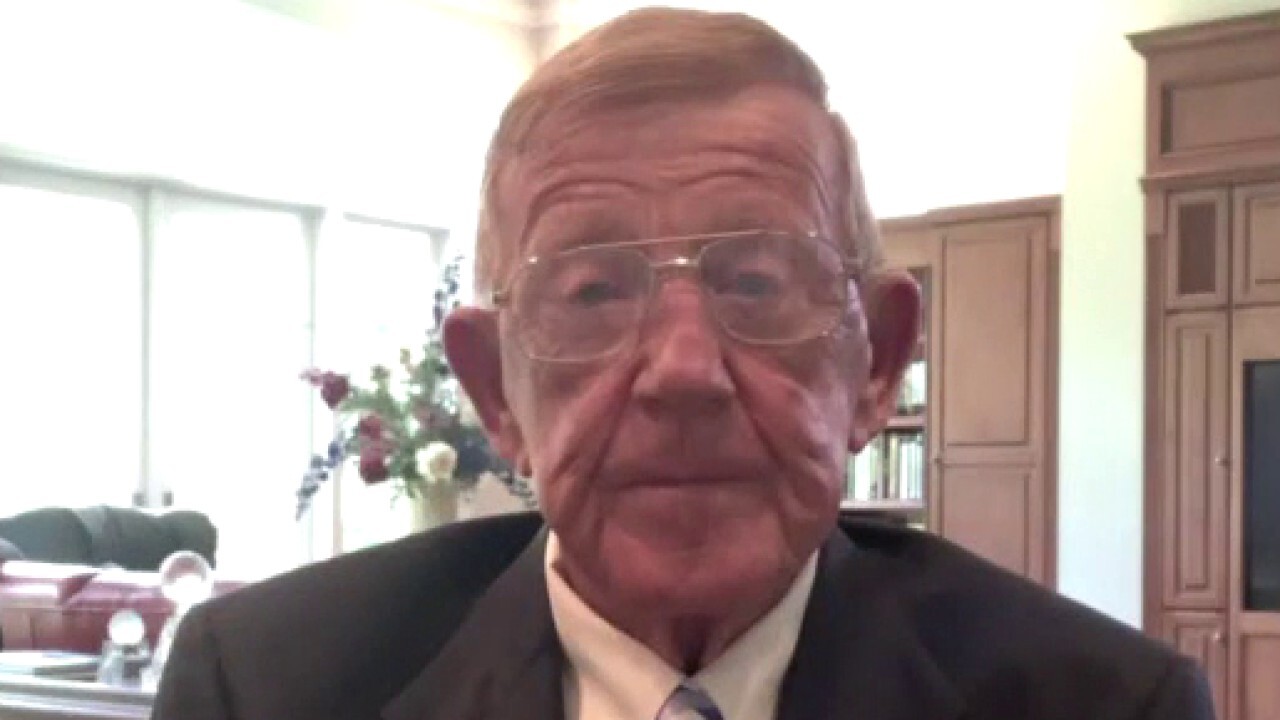 Lou Holtz: I don't believe there will be football this year